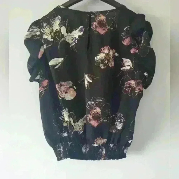 Meg & Margot new with  tags flowered blouse size small - Picture 2 of 6